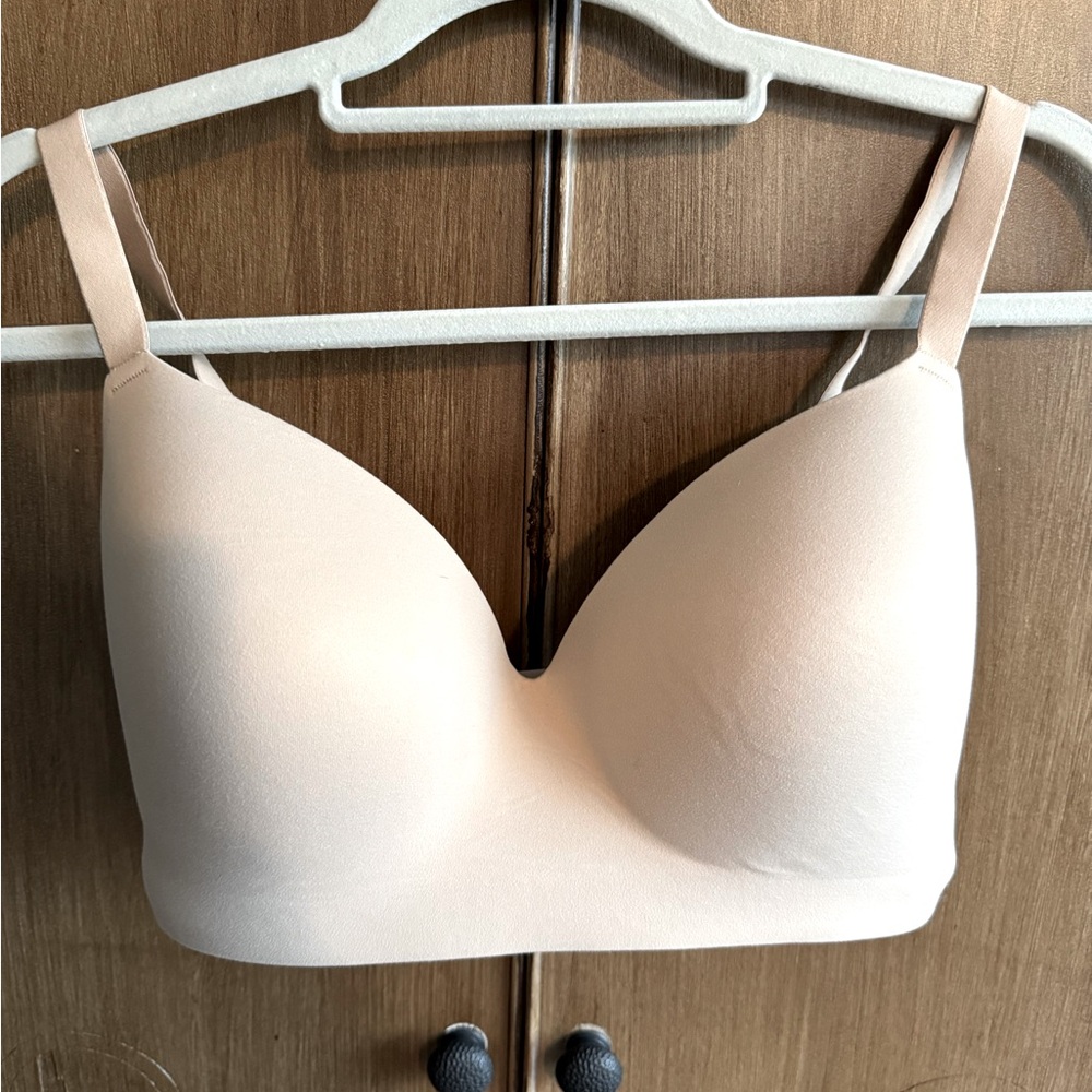 SOMA I Bra Embliss Wireless Size 38E (DD) NWOT never worn